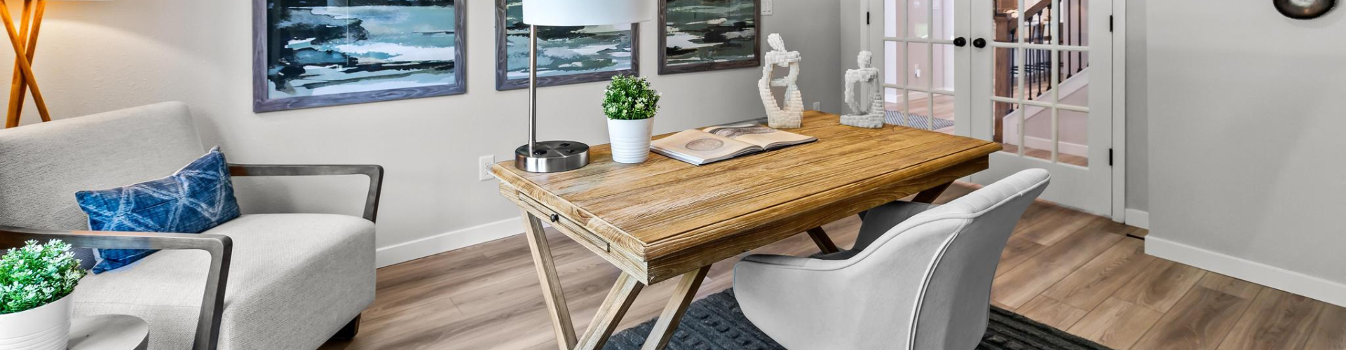 A table and chairs in a room.