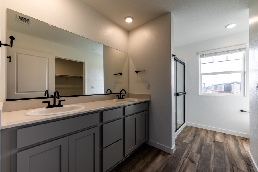 A bathroom with a sink and a mirror.