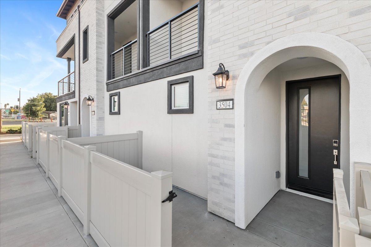 0010 3504 VAN BUREN BLVD