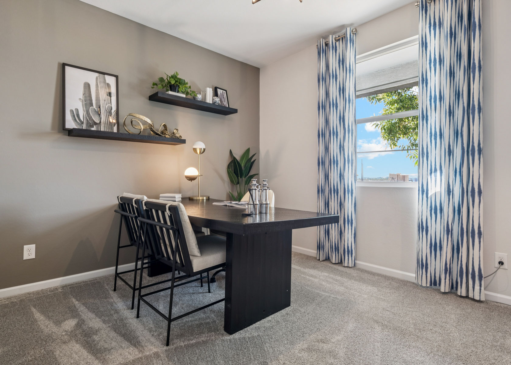 A room with a desk and chairs.