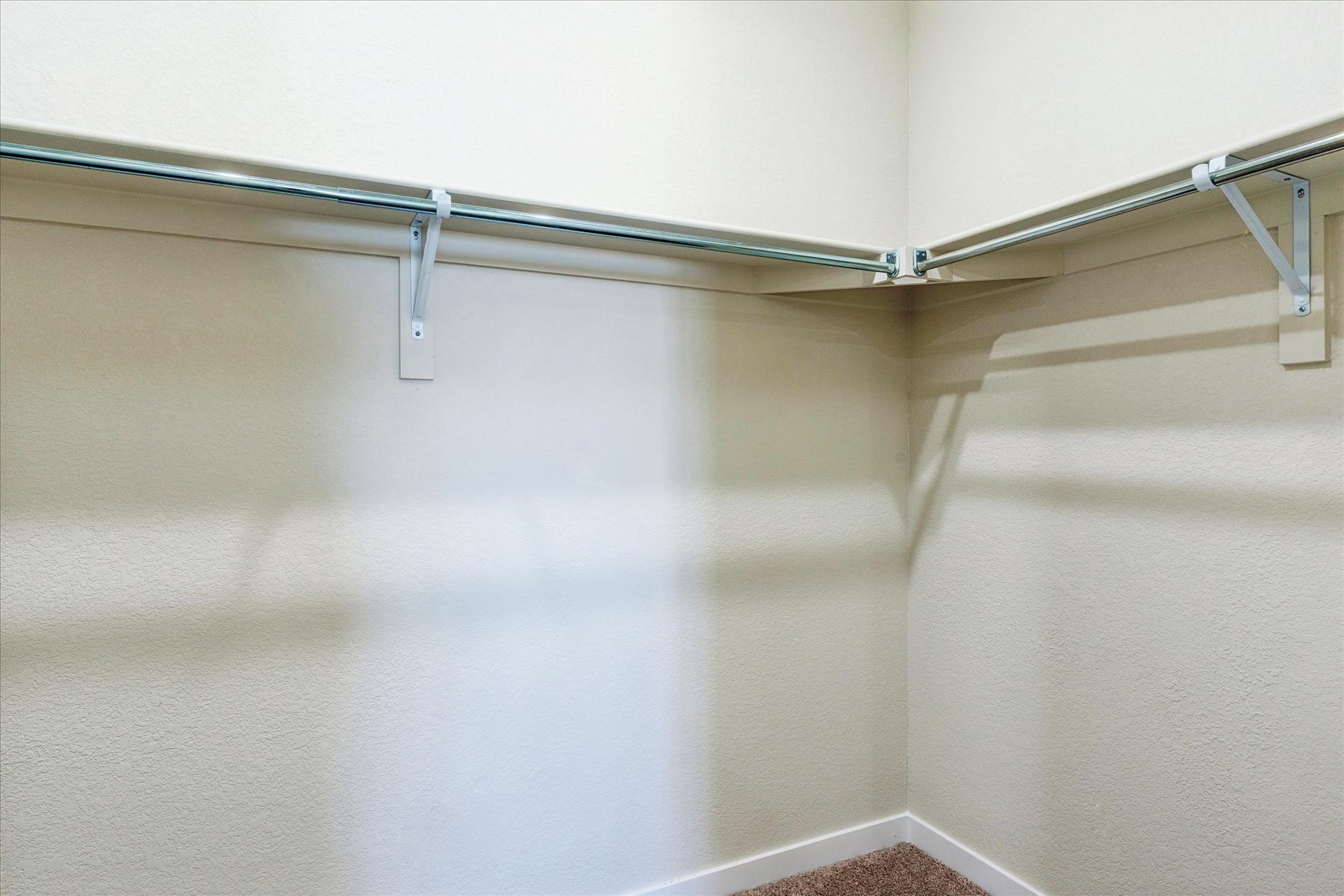 A metal railing with a metal bar.