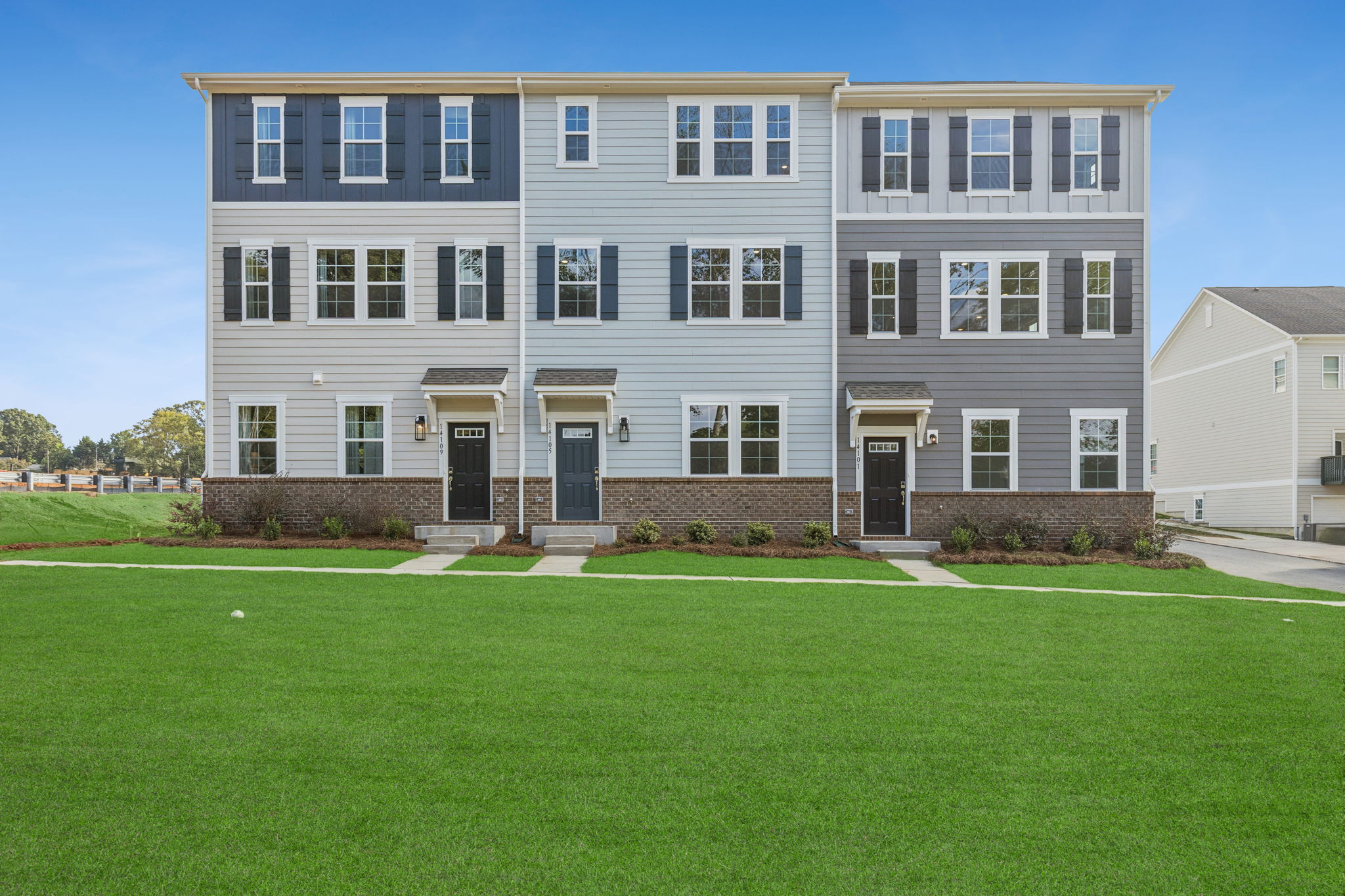 0016 14109 Alley Mae