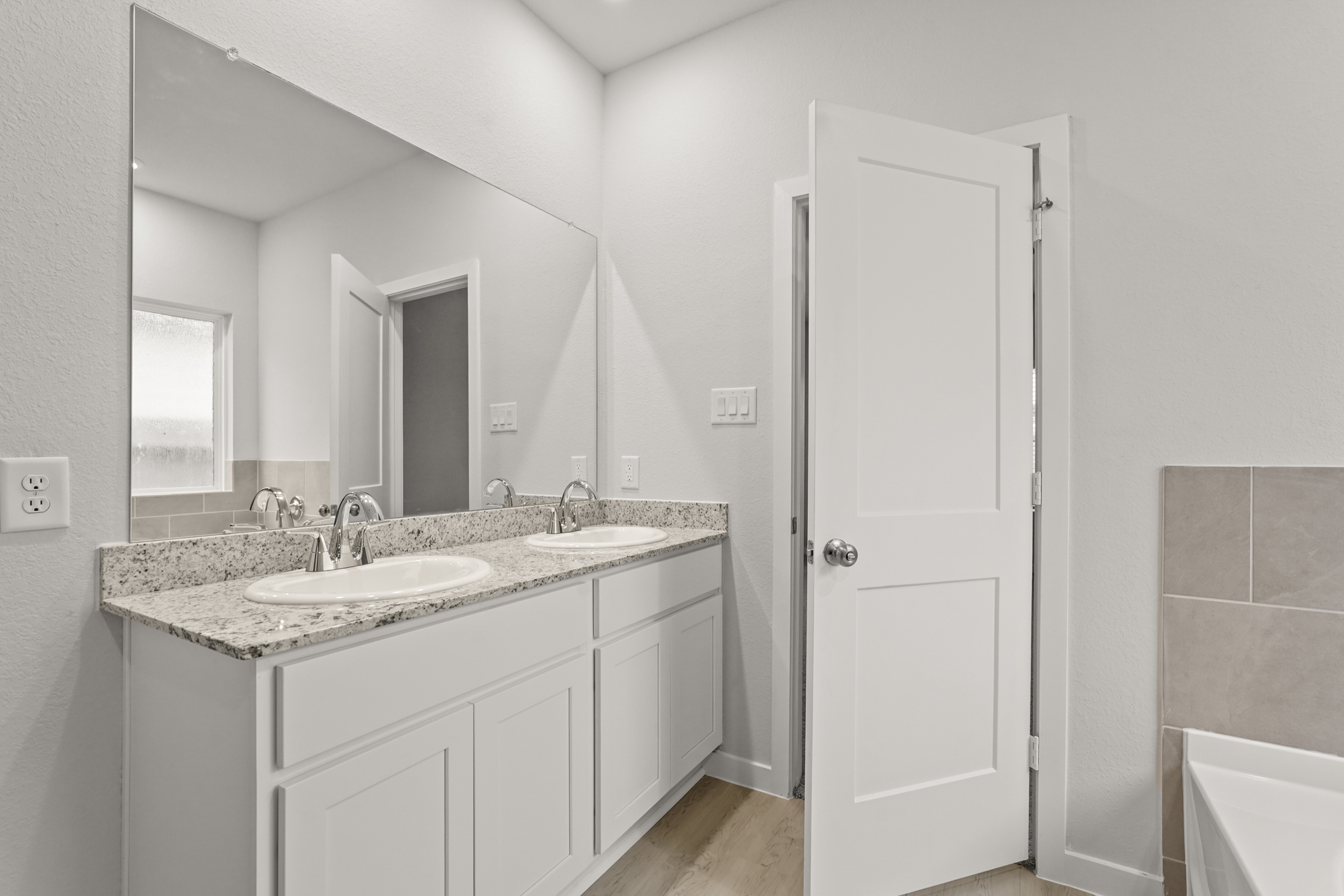 A bathroom with a sink and a mirror.