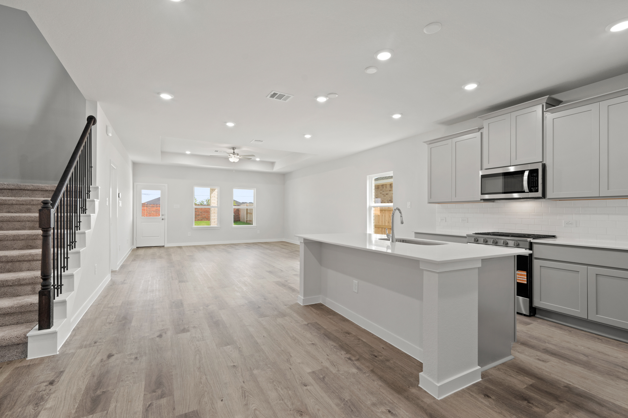 A kitchen with white cabinets.