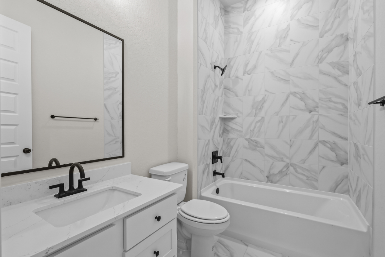 A bathroom with a shower curtain.
